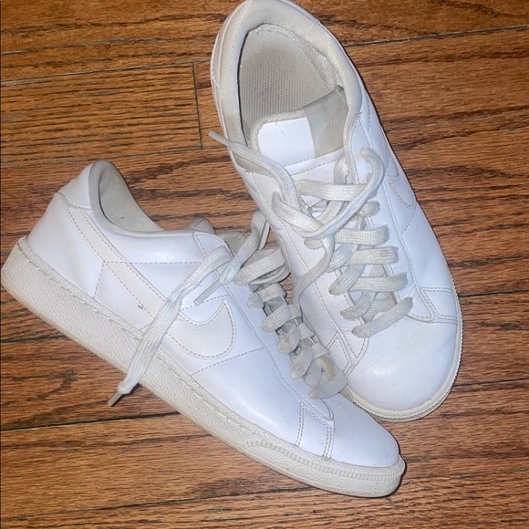 Pre loved Nike - Picture 1 of 5